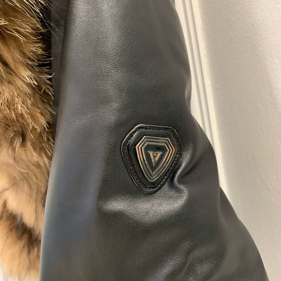 CanaV women’s black down jacket with genuine raccoon fur collar. Size Small - Picture 4 of 9